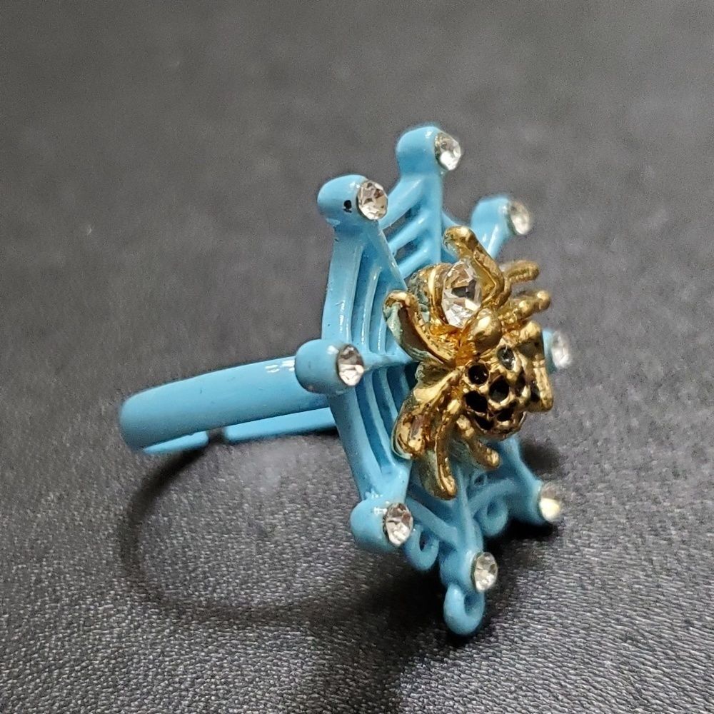 Fun blue spiderweb ring - Picture 5 of 7